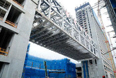 Luz prefabricada modificada para requisitos particulares ISO9001 de acero del pasillo del puente de la estructura de acero