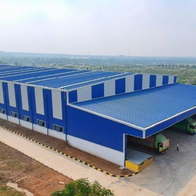 El palmo ancho H emite la casa prefabricada de Warehouse de la estructura de acero ignifuga con el panel de bocadillo