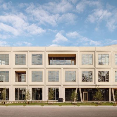 Palmo ancho a prueba de viento comercial prefabricado ISO9001 del edificio de oficinas de la estructura de acero