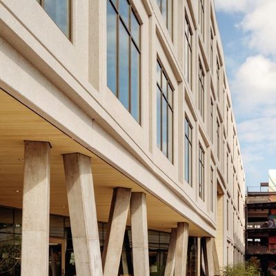 Palmo ancho a prueba de viento comercial prefabricado ISO9001 del edificio de oficinas de la estructura de acero