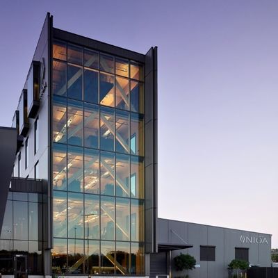 El profesional prefabricó la construcción de edificios de acero experta