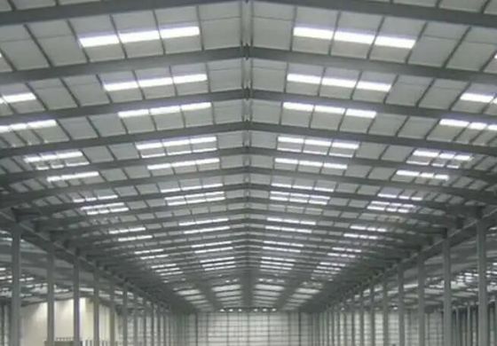 Construcción de estructuras de acero galvanizado de alta resistencia para talleres