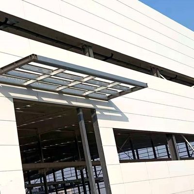 Almacén de estructura de acero con ventanas de aluminio / PVC