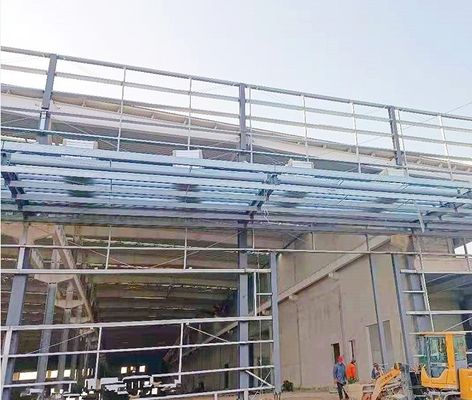 Almacén de estructura de acero con ventanas de aluminio / PVC