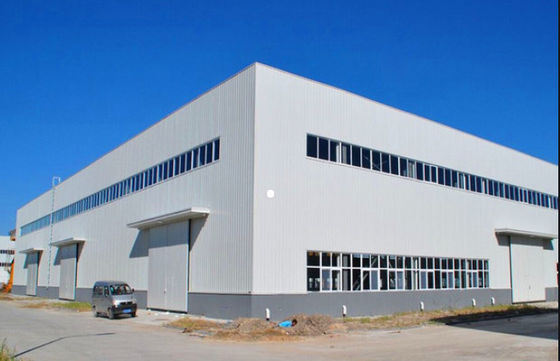 Edificio de acero prefabricado galvanizado para oficinas con techo inclinado y fundamento de concreto