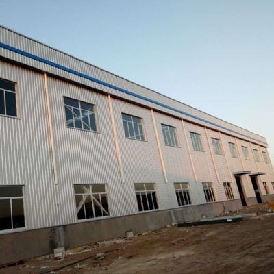 Edificio de metal de gran envergadura estructura industrial de acero diseño de almacén