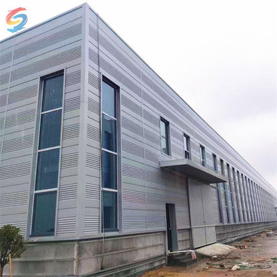 Estructura de acero con aluminio y puerta de KFC y ventanas de aluminio y puerta de PVC