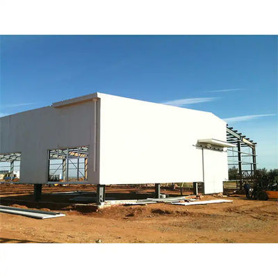 Almacén de estructura prefabricada de acero con aislamiento opcional y ventanas de aluminio
